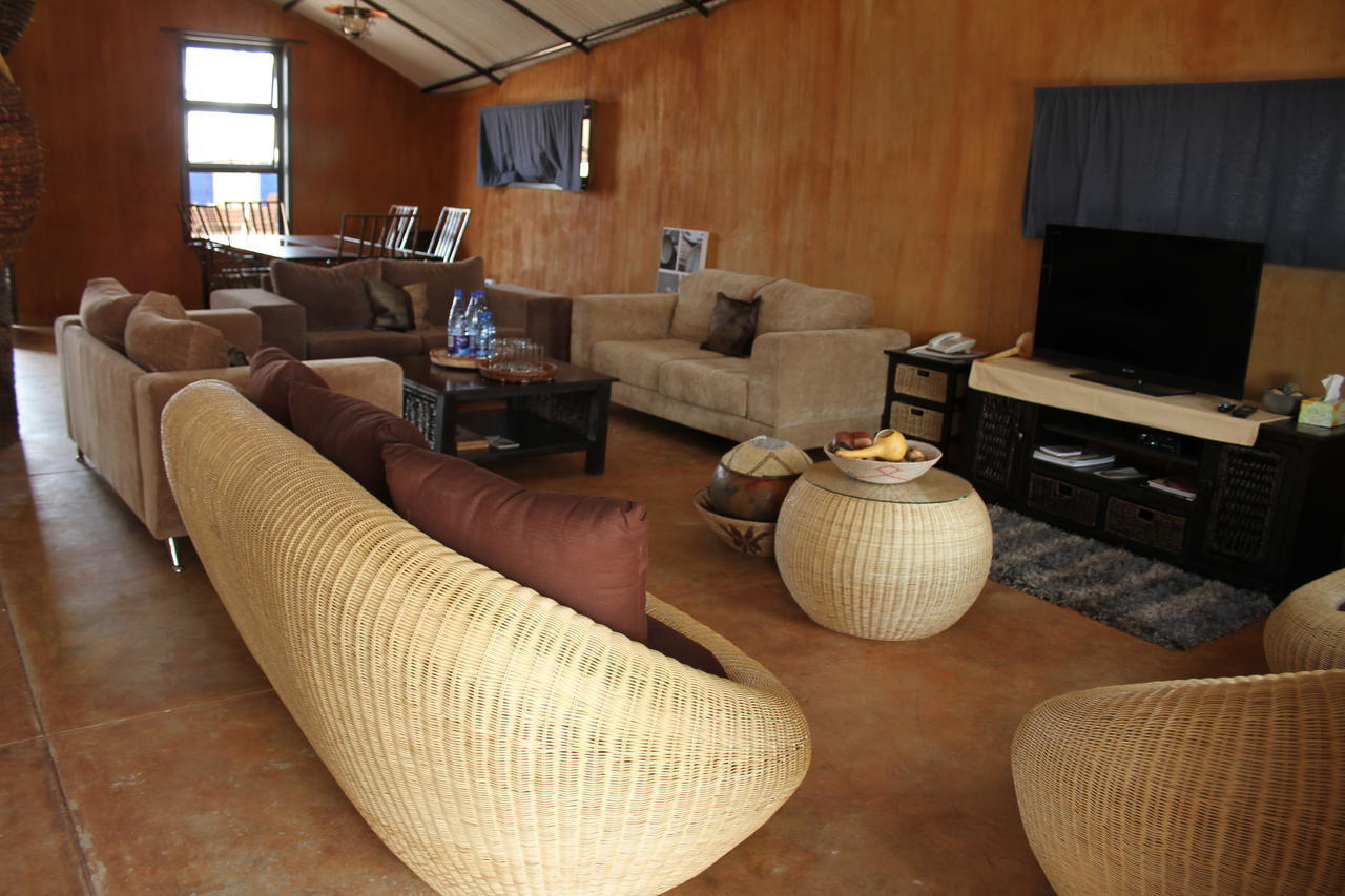 Ongula Village Homestead Lodge Omupumba Eksteriør billede
